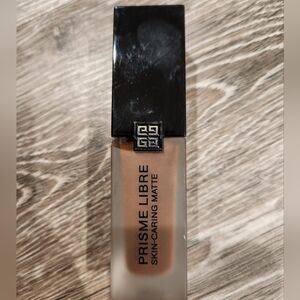 Givenchy Prisme Libre Skin-Caring Matte Foundation - 6N-490